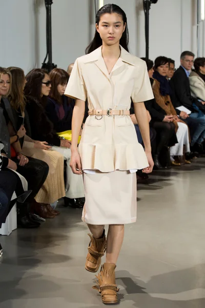 Look 16
